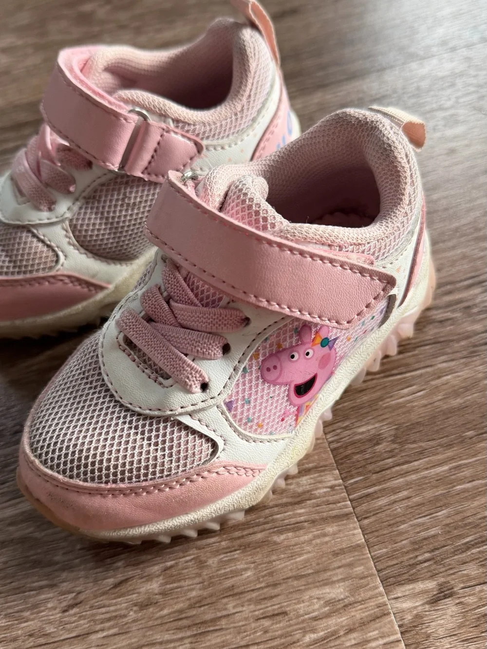 Peppa Pig light-up shoes 5.5 size 21 Pink and White Baby Sneakers with Velcro